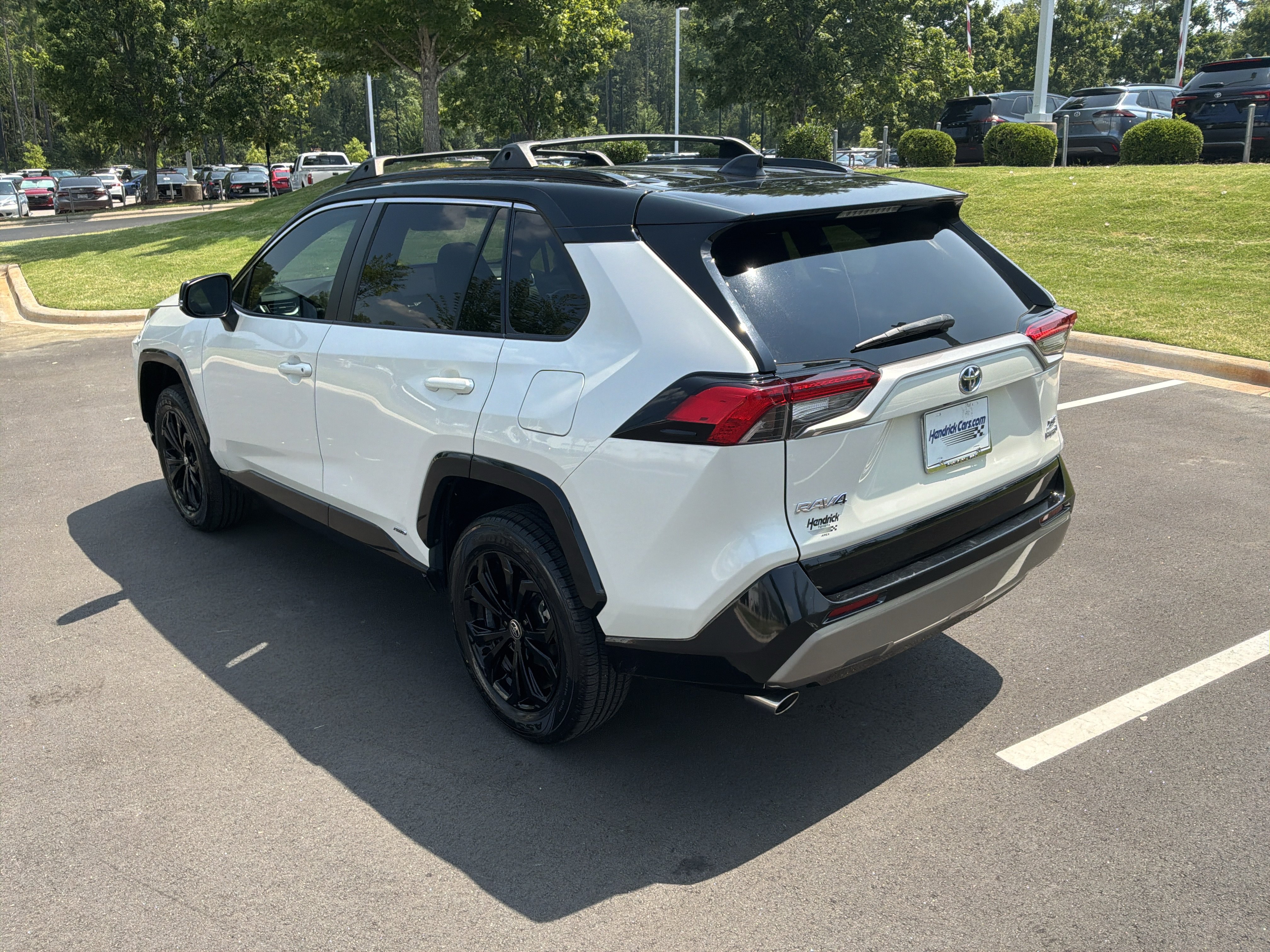 Used 2022 Toyota RAV4 XSE AWD/4WD image 8