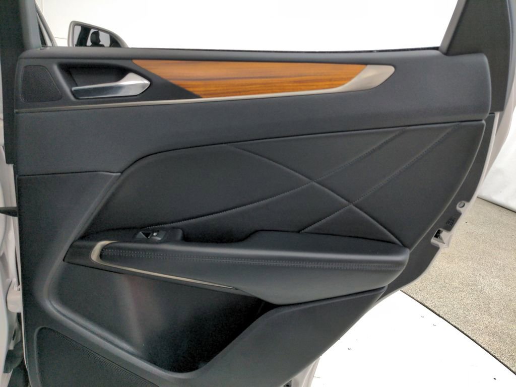 Used 2018 Lincoln MKC Reserve image 31