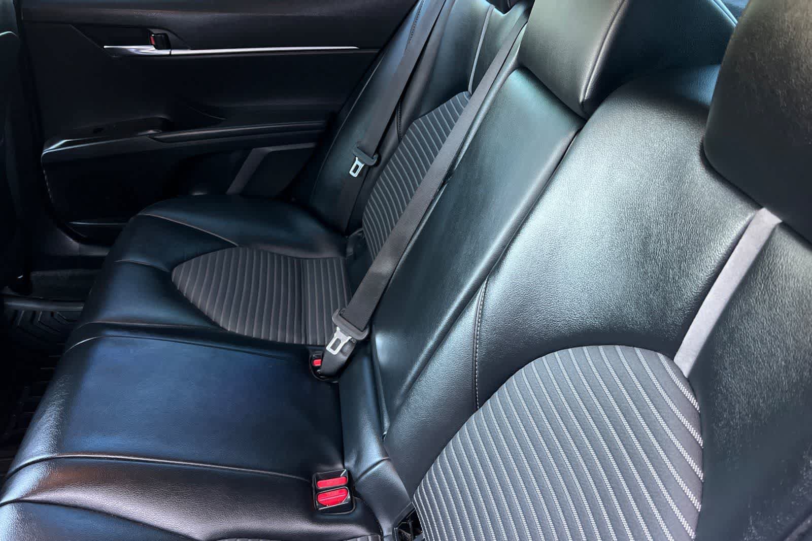 Used 2022 Toyota Camry SE w/ Cold Weather Package FWD image 5