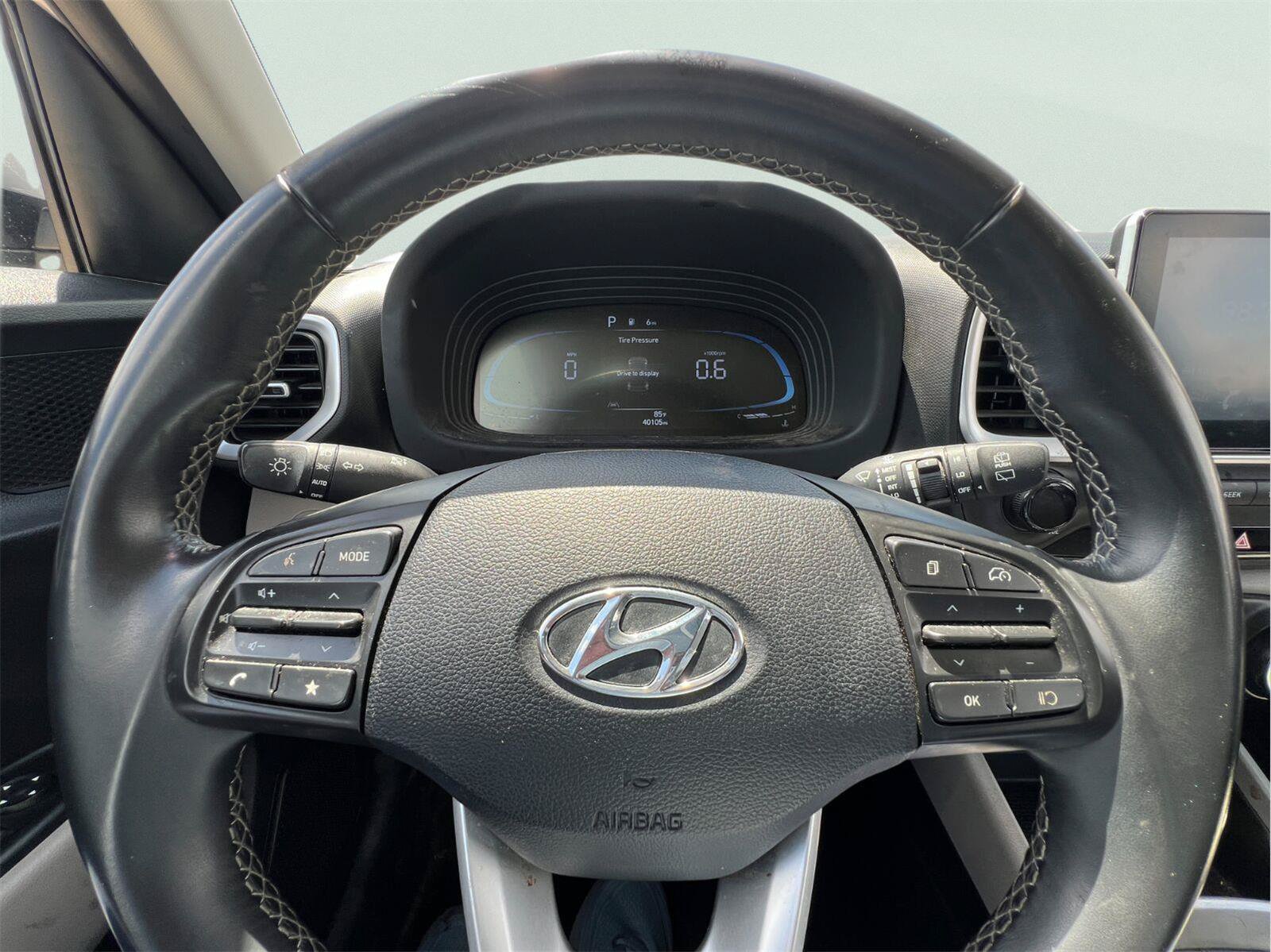 Used 2024 Hyundai Venue SEL FWD image 31