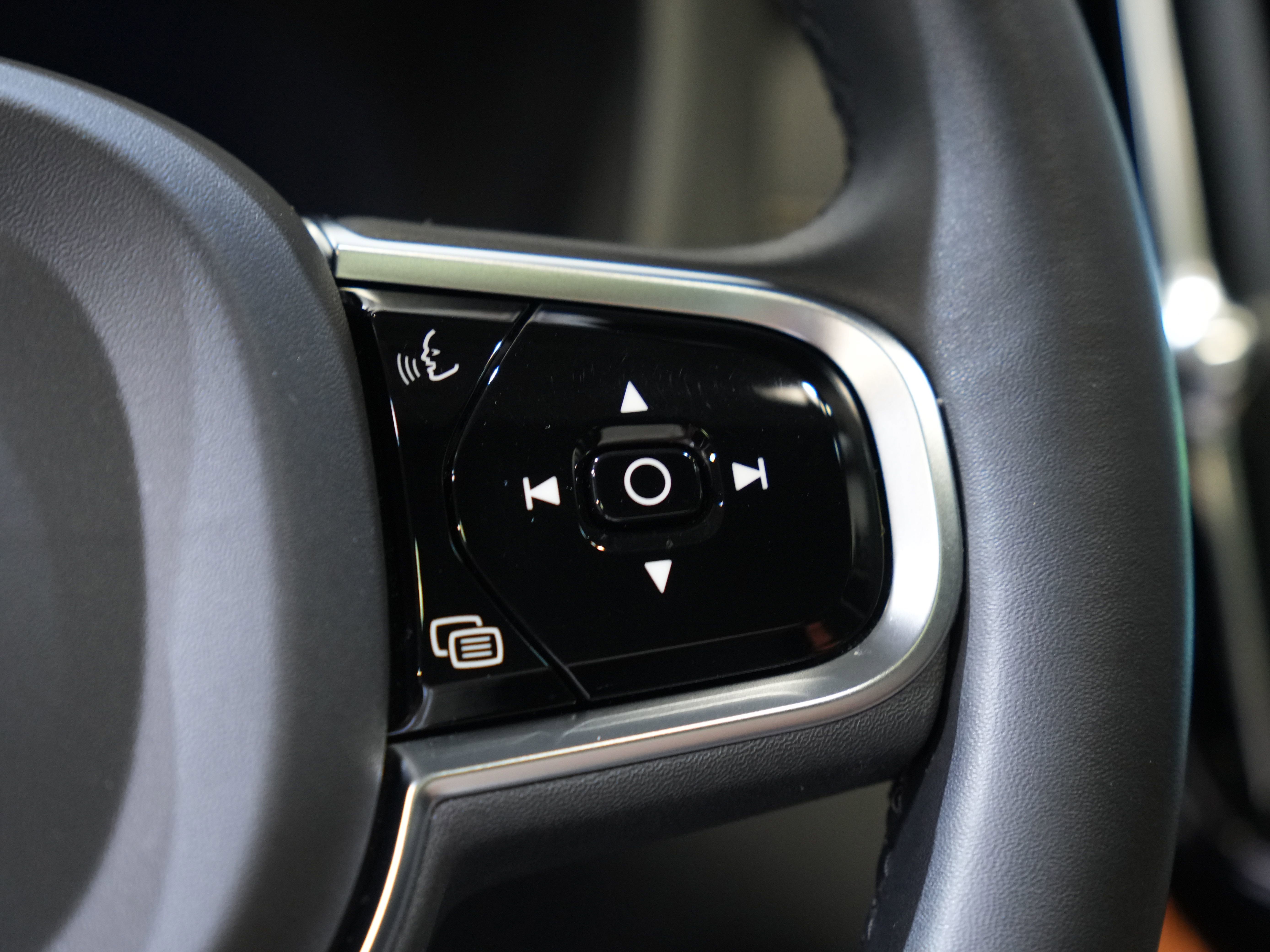 Used 2024 Volvo XC60 B5 Ultimate w/ Protection Package Premier image 41