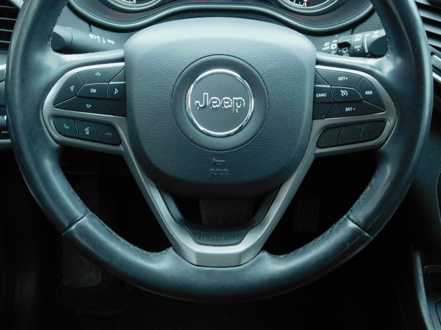 Used 2019 Jeep Cherokee Latitude Plus w/ Cold Weather Group image 4