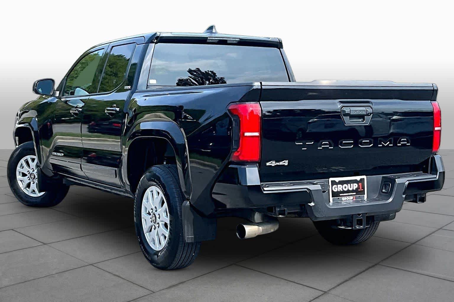 Used 2025 Toyota Tacoma SR5 AWD/4WD image 12