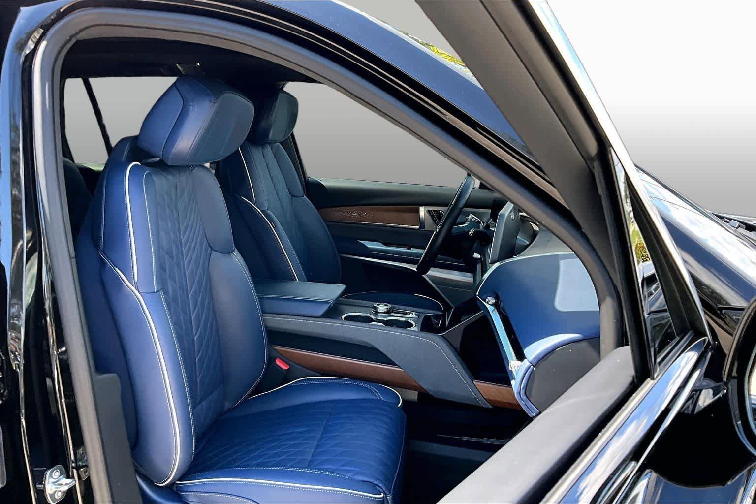 Used 2026 Cadillac Vistiq Premium Luxury AWD/4WD image 8