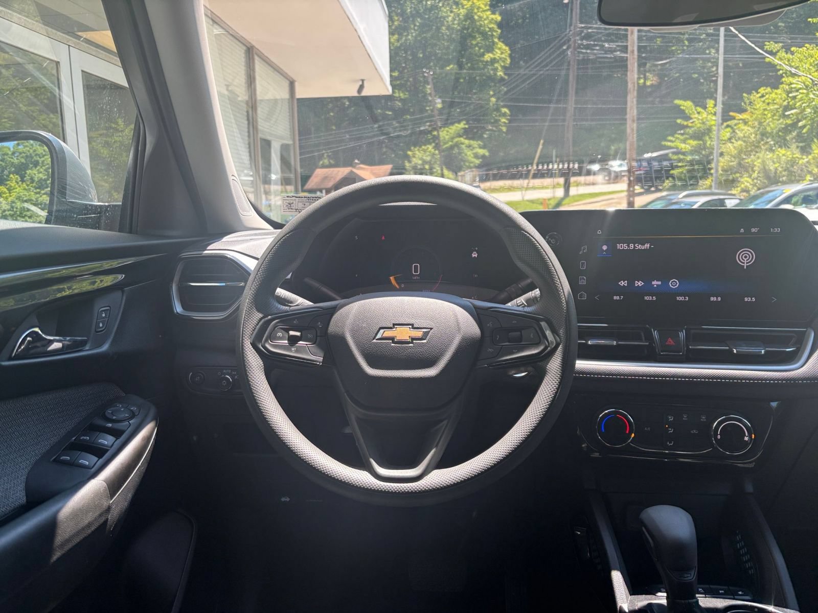 Used 2025 Chevrolet TrailBlazer LT FWD image 32