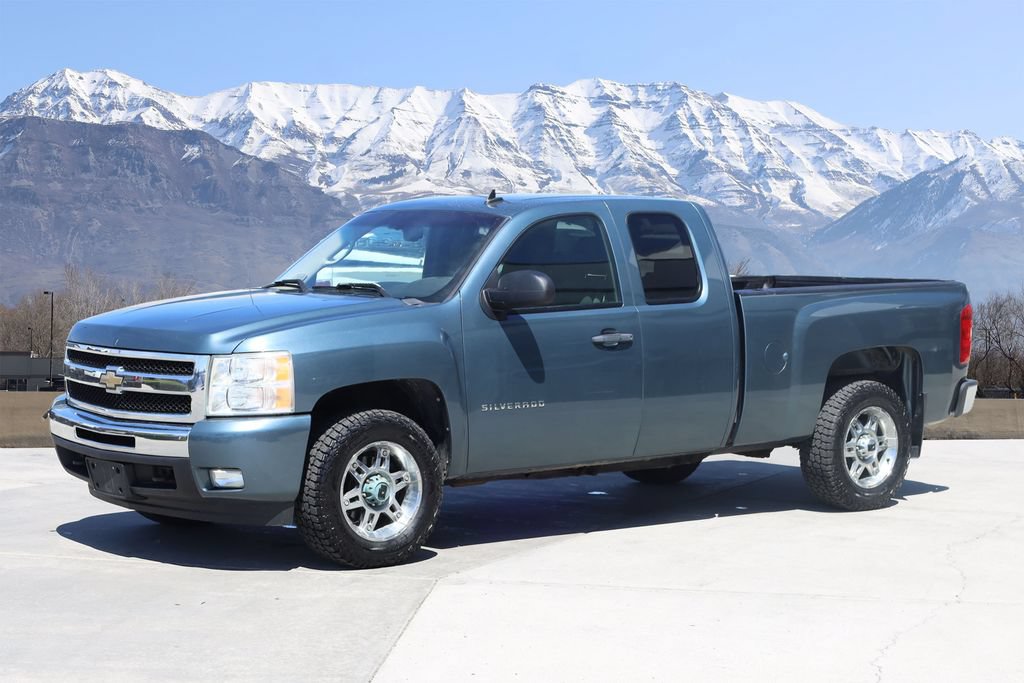 Used 2009 Chevrolet Silverado 1500 LT w/ Power Pack Plus AWD/4WD image 2