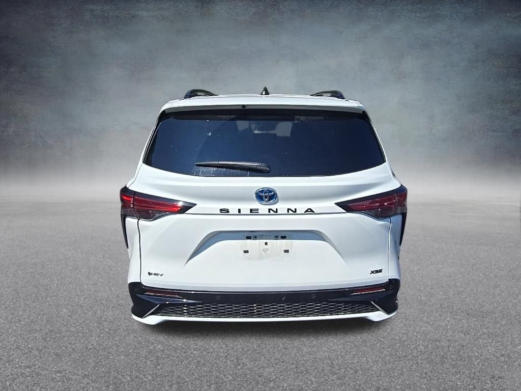Used 2025 Toyota Sienna XSE FWD image 8