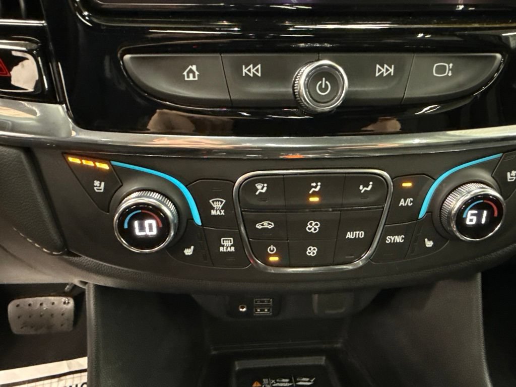 Used 2023 Chevrolet Traverse Premier AWD/4WD image 33