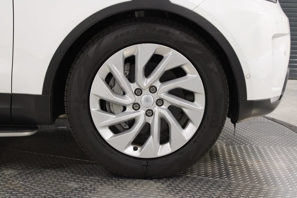 Used 2025 Land Rover Discovery S AWD/4WD image 13