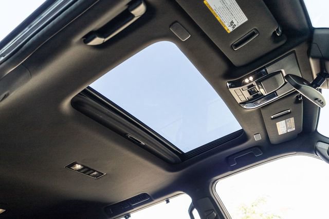 Used 2025 Lexus GX 550 w/ Accessory Package (2T) image 15