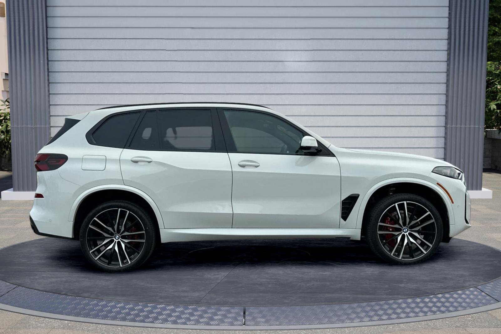 New 2026 BMW X5 xDrive40i w/ M Sport Package image 3