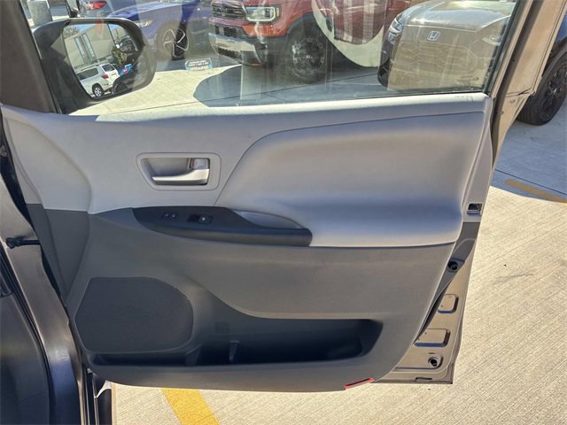 Used 2020 Toyota Sienna LE image 13