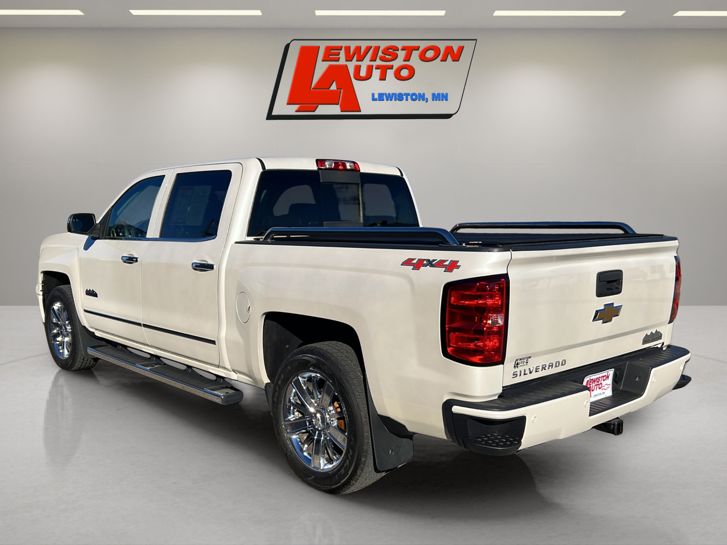 Used 2015 Chevrolet Silverado 1500 High Country w/ High Country Premium Package AWD/4WD image 11