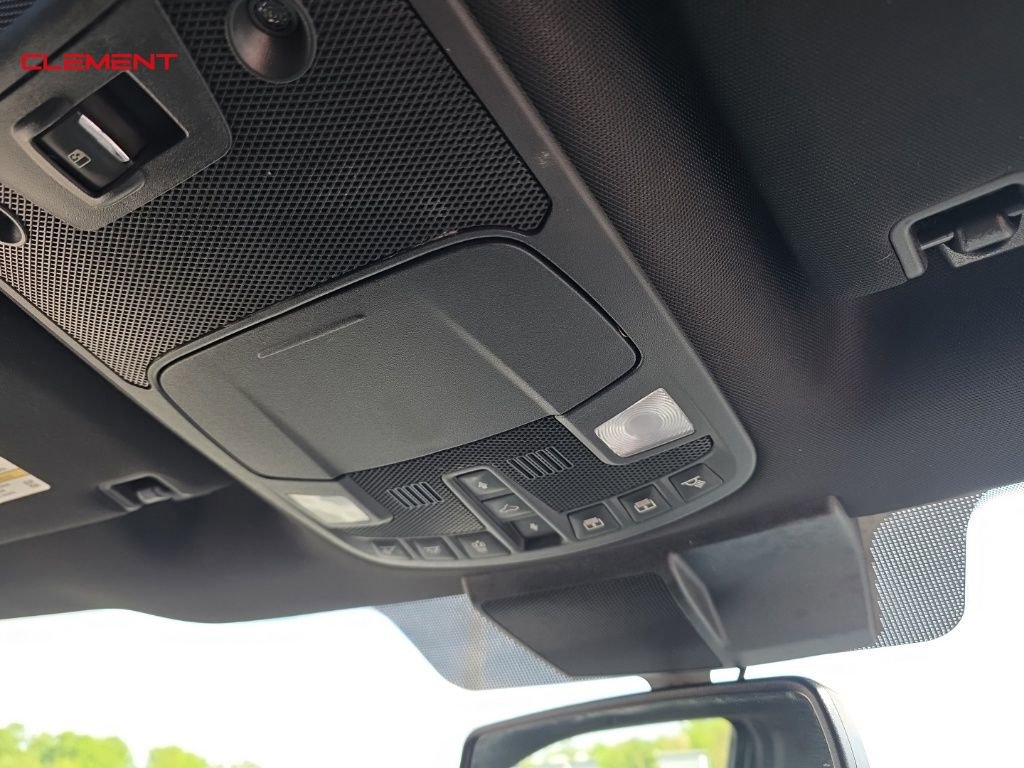 Used 2022 Ford F350 Lariat w/ Black Appearance Package AWD/4WD image 16