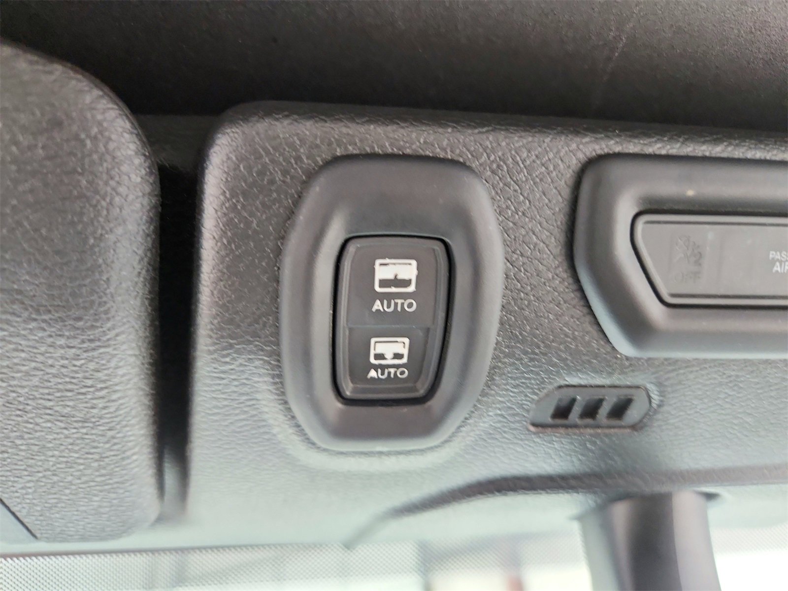 Used 2023 Jeep Wrangler Altitude image 21