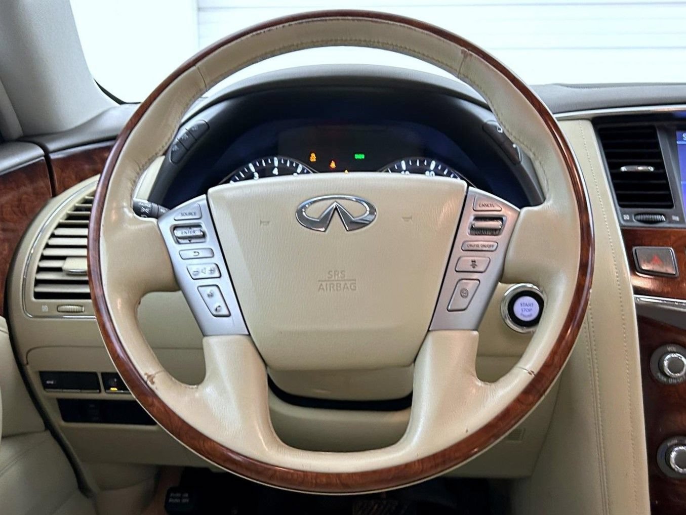 Used 2016 INFINITI QX80 4WD w/ Deluxe Technology Package image 11