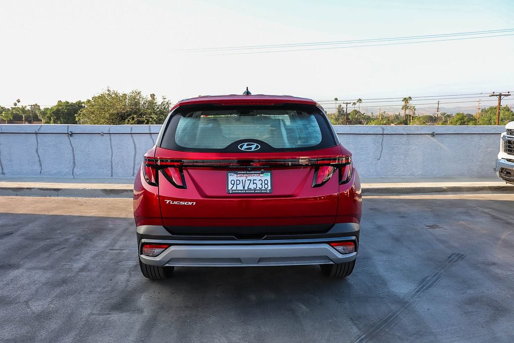 Used 2025 Hyundai Tucson SE FWD image 2