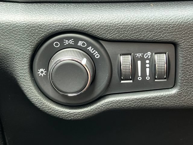 New 2027 Chrysler Pacifica Select AWD/4WD image 17