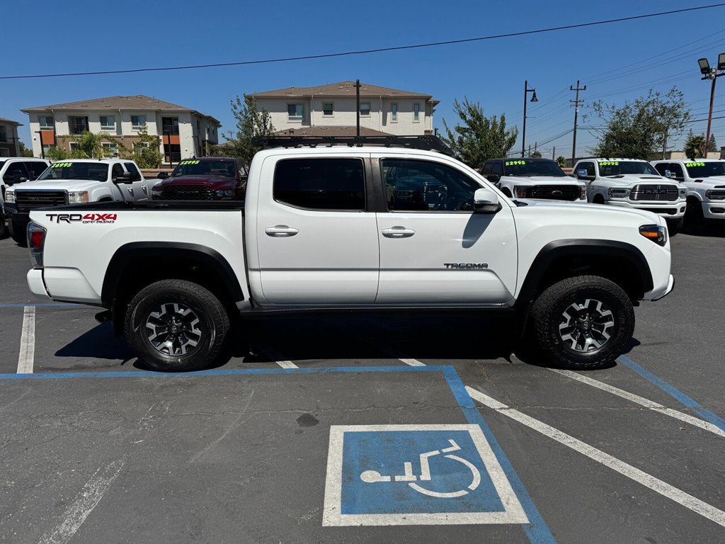 Used 2021 Toyota Tacoma TRD Off-Road w/ Technology Package AWD/4WD image 2