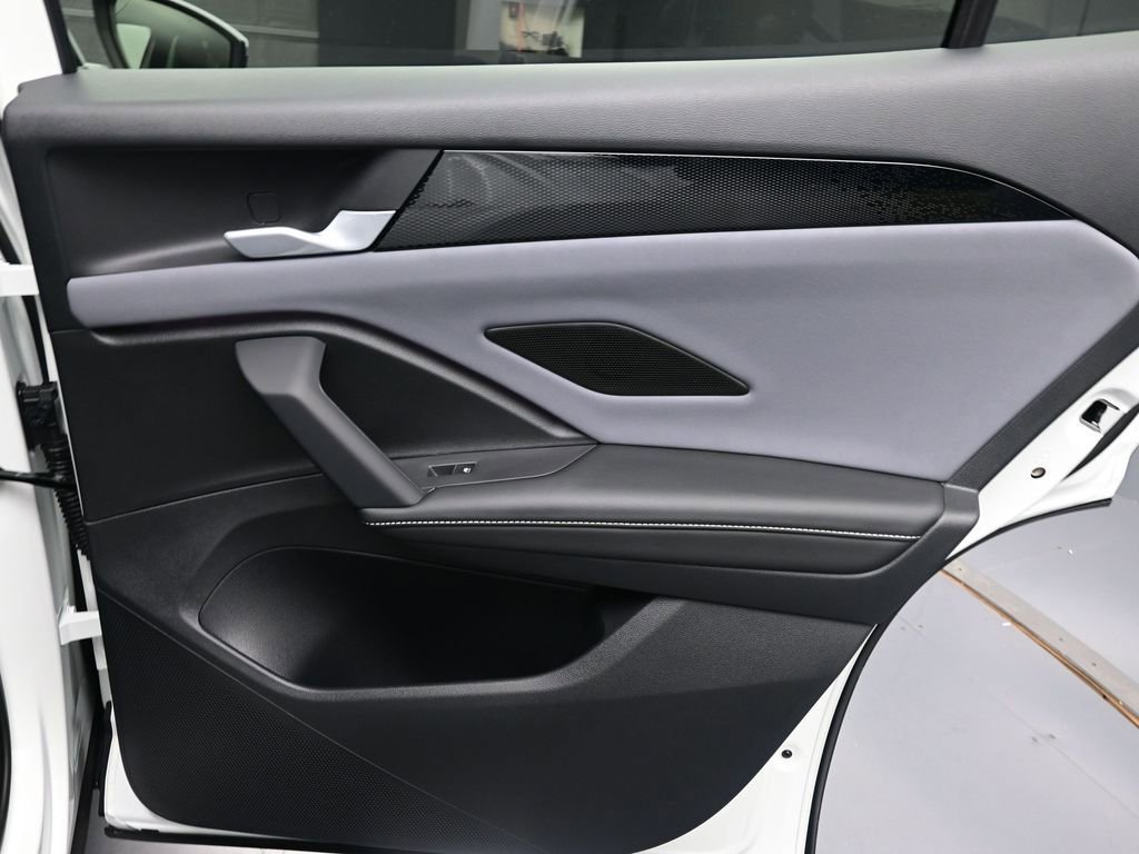 Used 2025 Volkswagen Tiguan SE image 29