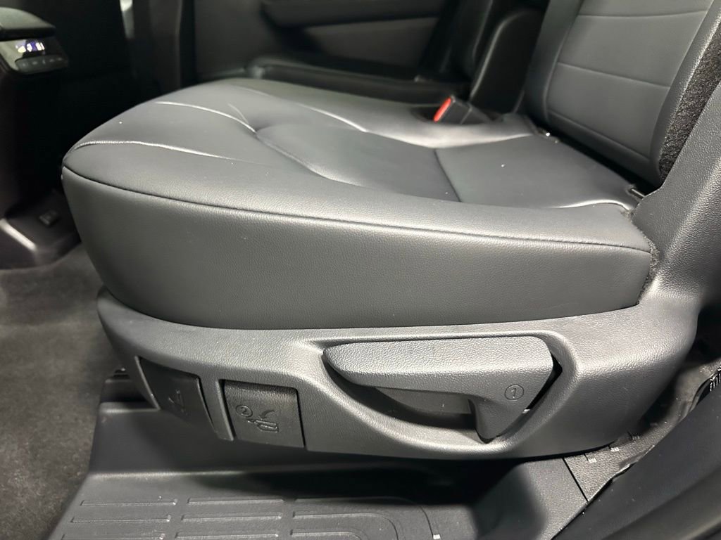 Used 2025 Toyota Highlander XLE image 48