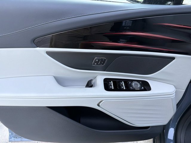 New 2026 Lincoln Nautilus Premier w/ Jet Appearance Package AWD/4WD image 9