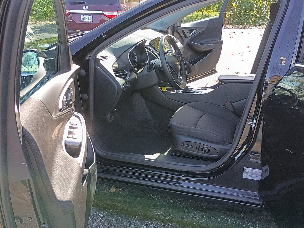 Used 2025 Chevrolet Malibu LT FWD image 11