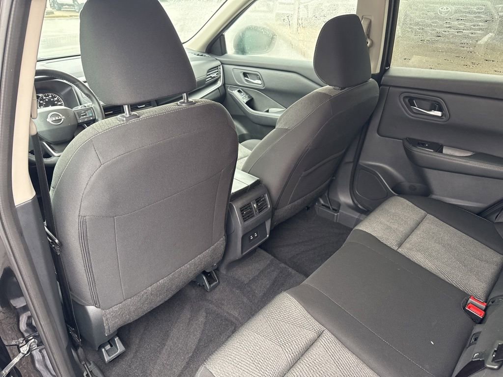 Used 2025 Nissan Rogue SV image 17