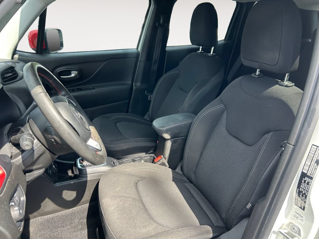 Used 2023 Jeep Renegade Latitude AWD/4WD image 9