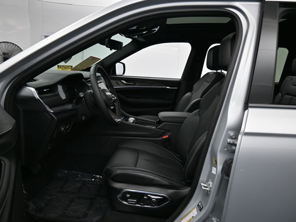 Used 2024 Jeep Grand Cherokee L Overland w/ Advanced Protech Group III image 12