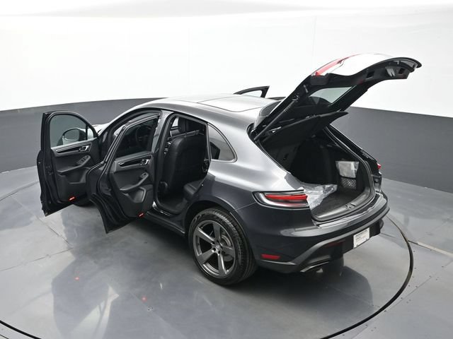 Certified 2025 Porsche Macan AWD/4WD image 28