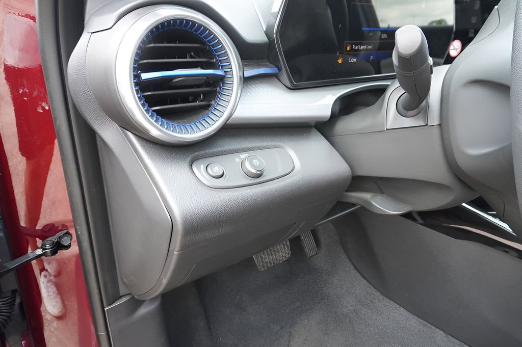 Used 2025 Chevrolet Trax LT FWD image 10