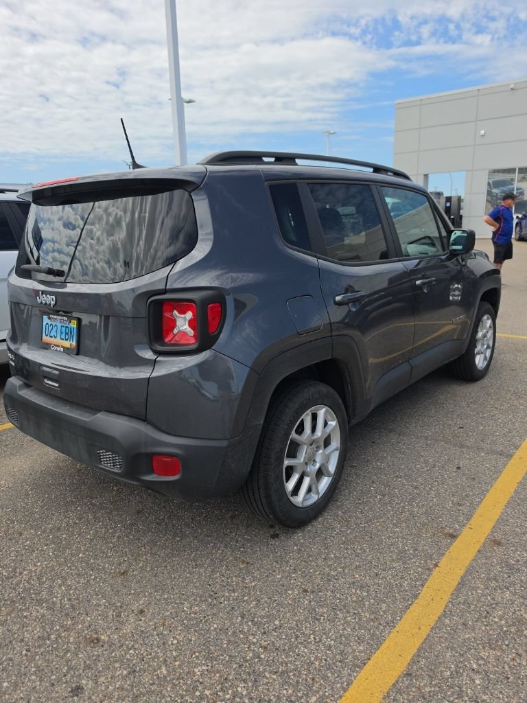 Used 2023 Jeep Renegade Latitude w/ Premium Group AWD/4WD image 6