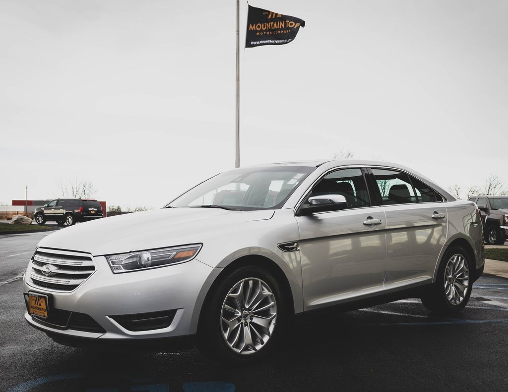 Used 2018 Ford Taurus Limited image 5