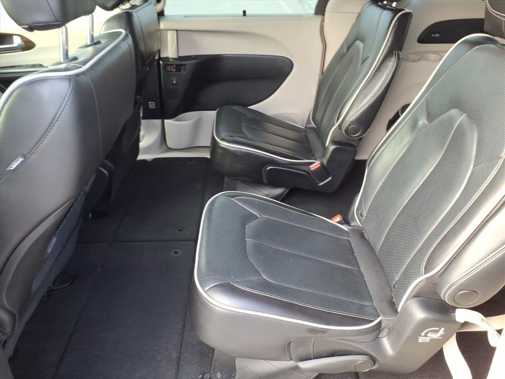 Used 2023 Chrysler Pacifica Limited image 7