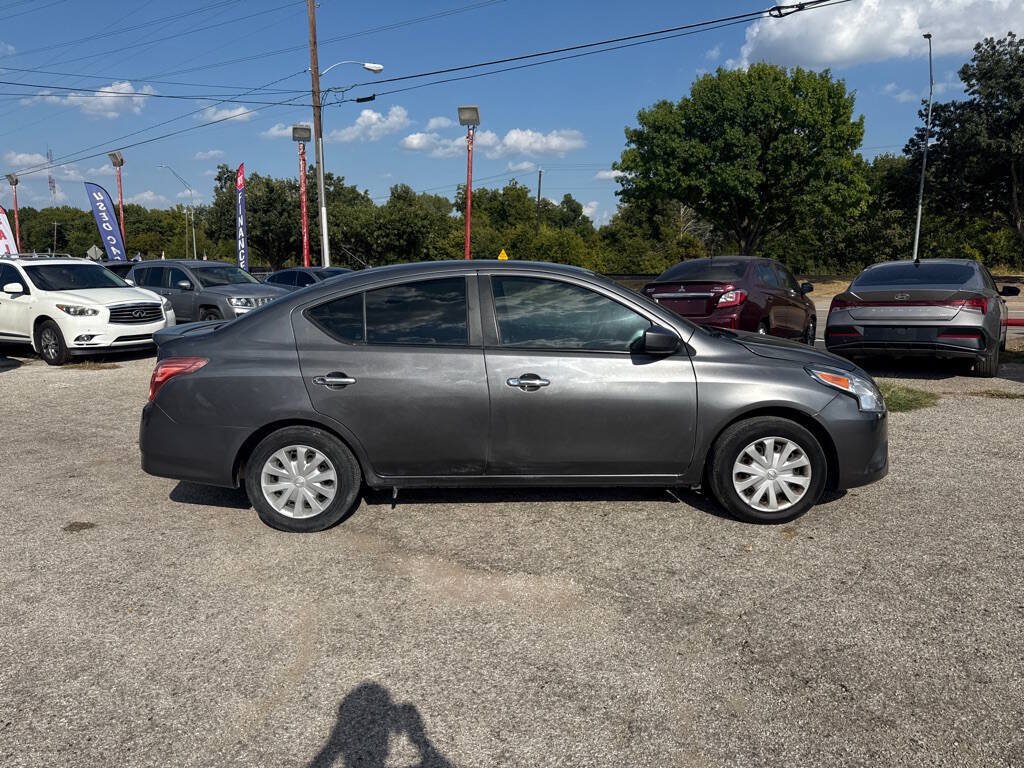 Used 2019 Nissan Versa SV FWD image 5