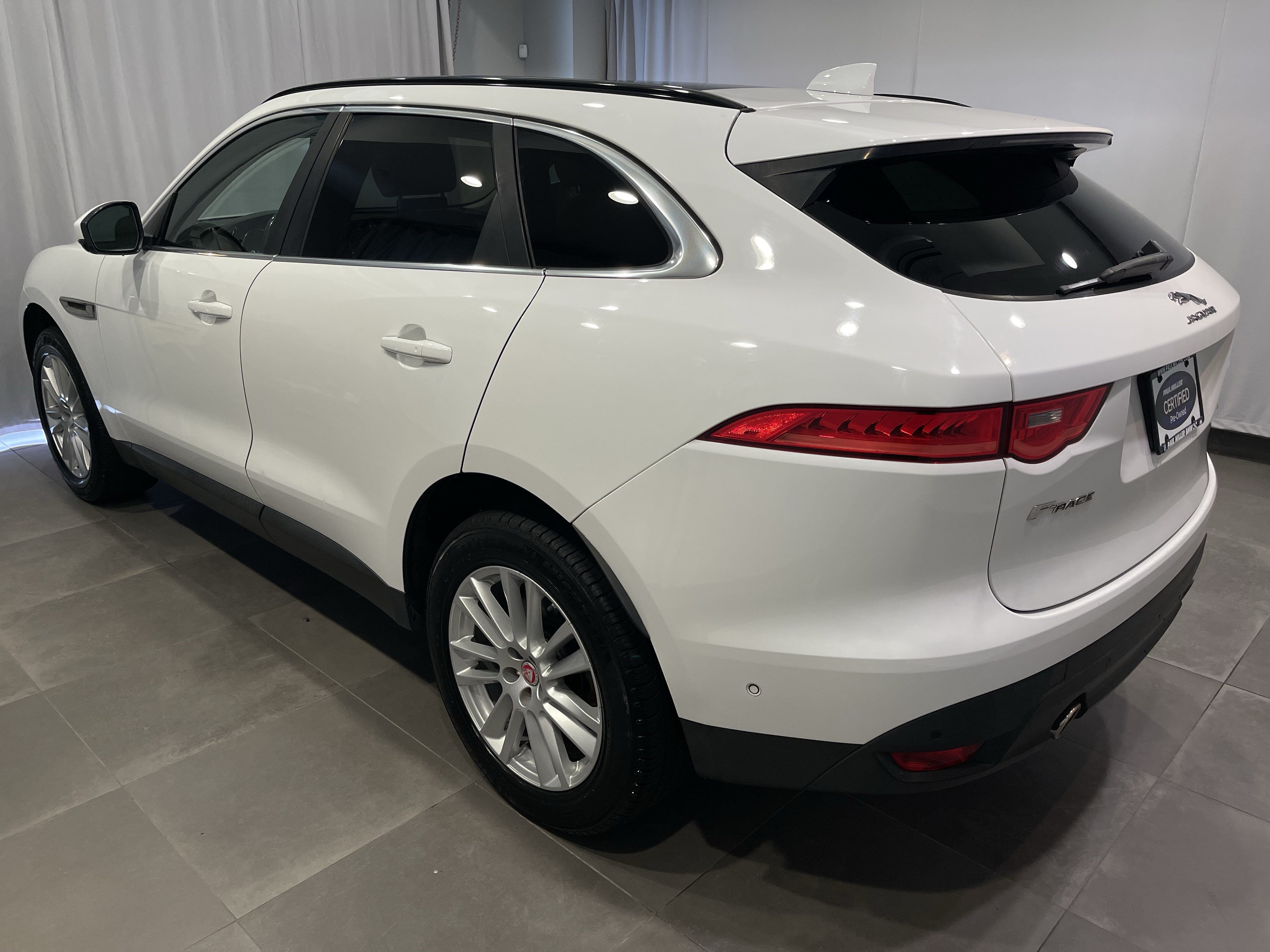 Used 2019 Jaguar F-PACE Prestige AWD/4WD image 4
