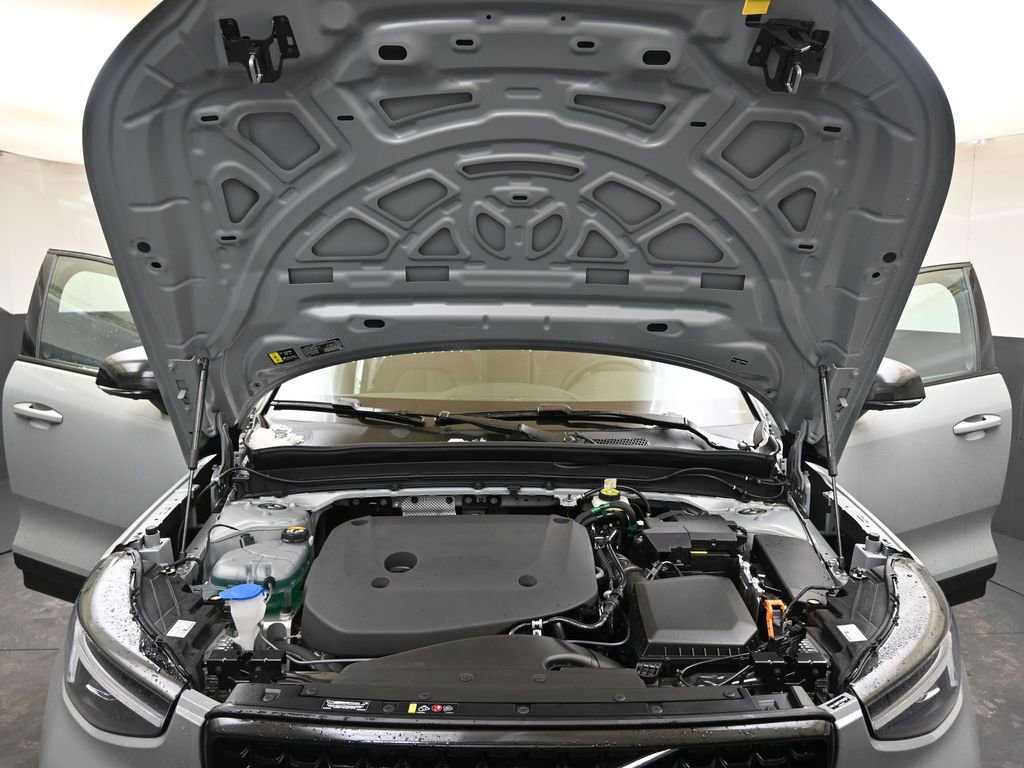 New 2026 Volvo XC40 B5 Ultra w/ Protection Package Premier image 9