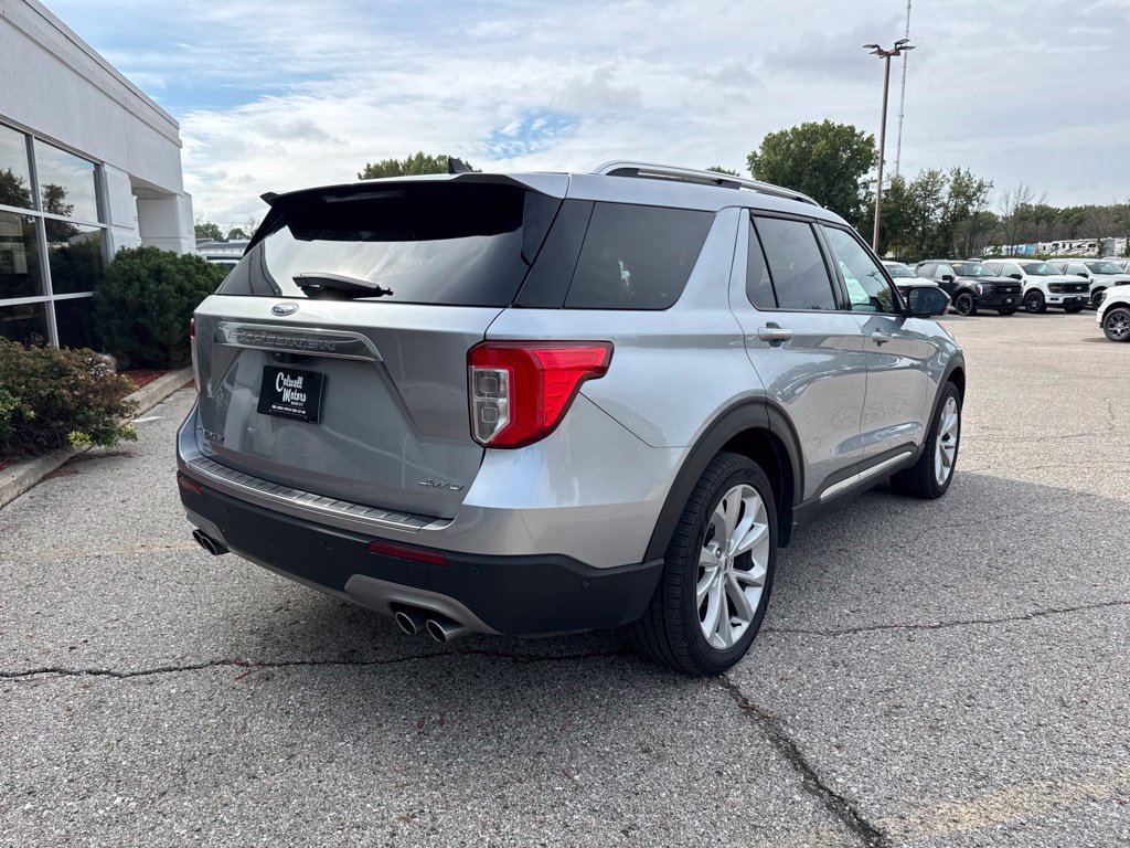 Certified 2022 Ford Explorer Platinum w/ Equipment Group 601A AWD/4WD image 3