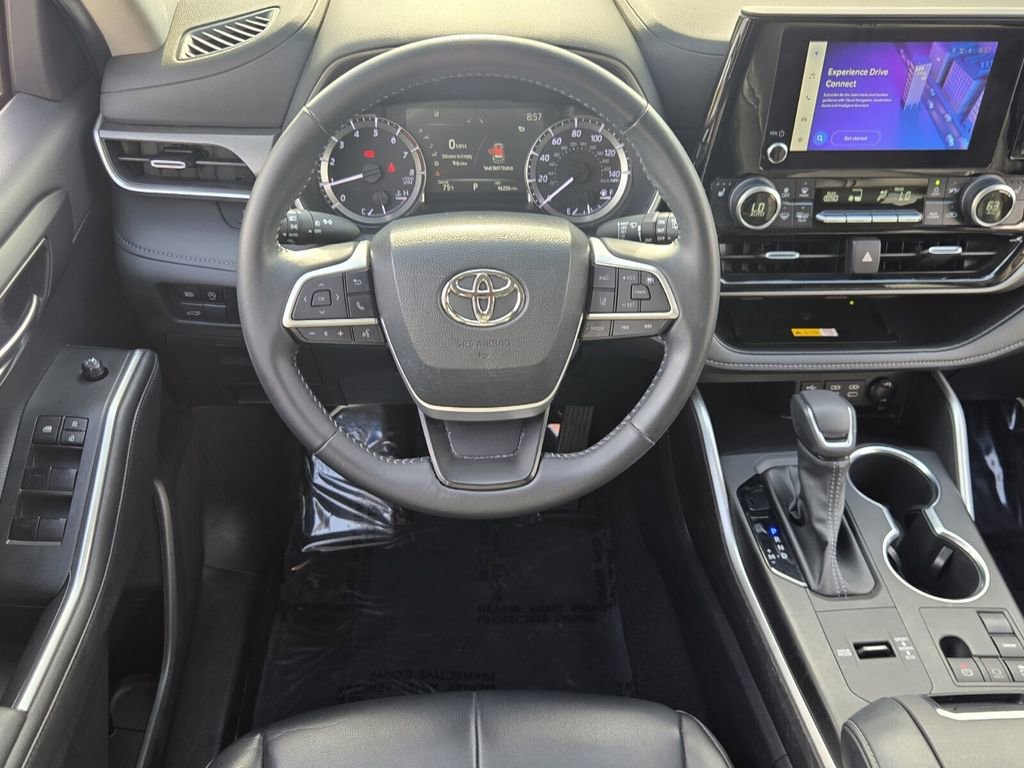 Used 2023 Toyota Highlander XLE FWD image 12