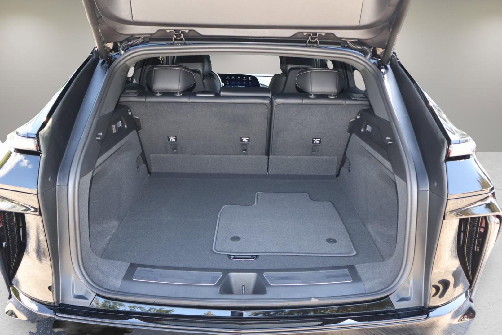 New 2026 Cadillac Lyriq Sport image 16