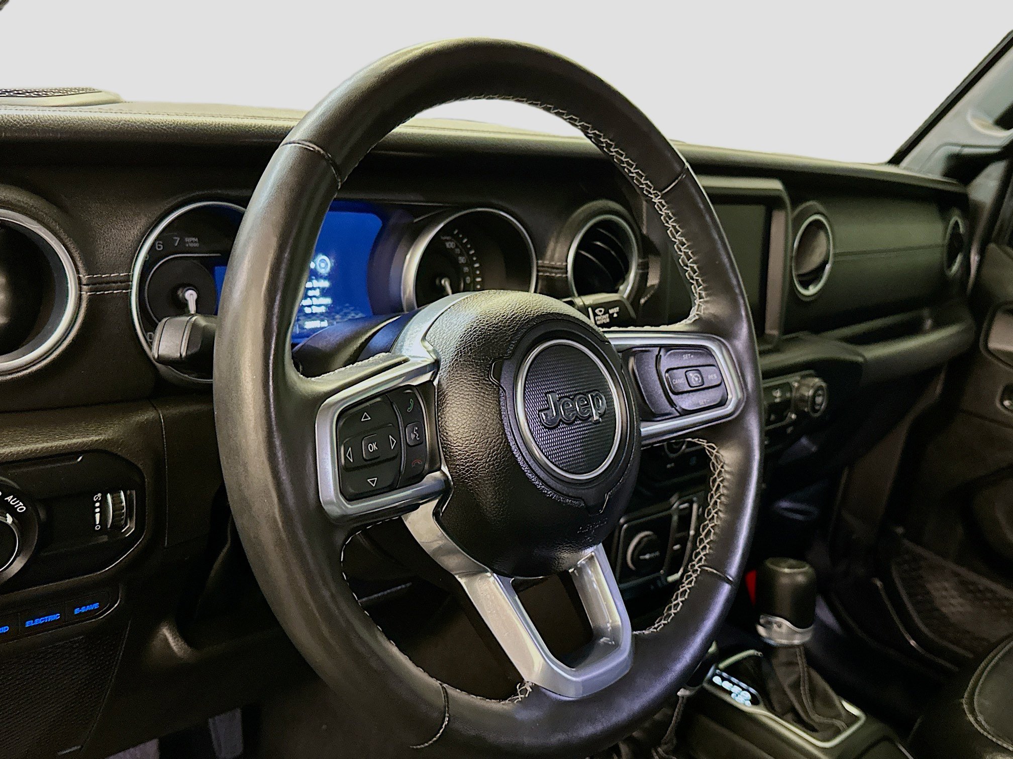 Used 2023 Jeep Wrangler Sahara w/ Cold Weather Group image 18