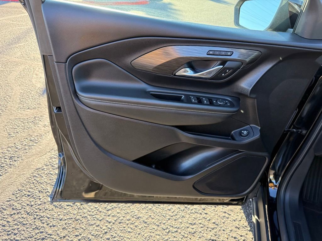 Used 2024 GMC Terrain SLT image 23