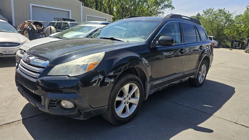 Used 2013 Subaru Outback 2.5i Premium AWD/4WD image 1