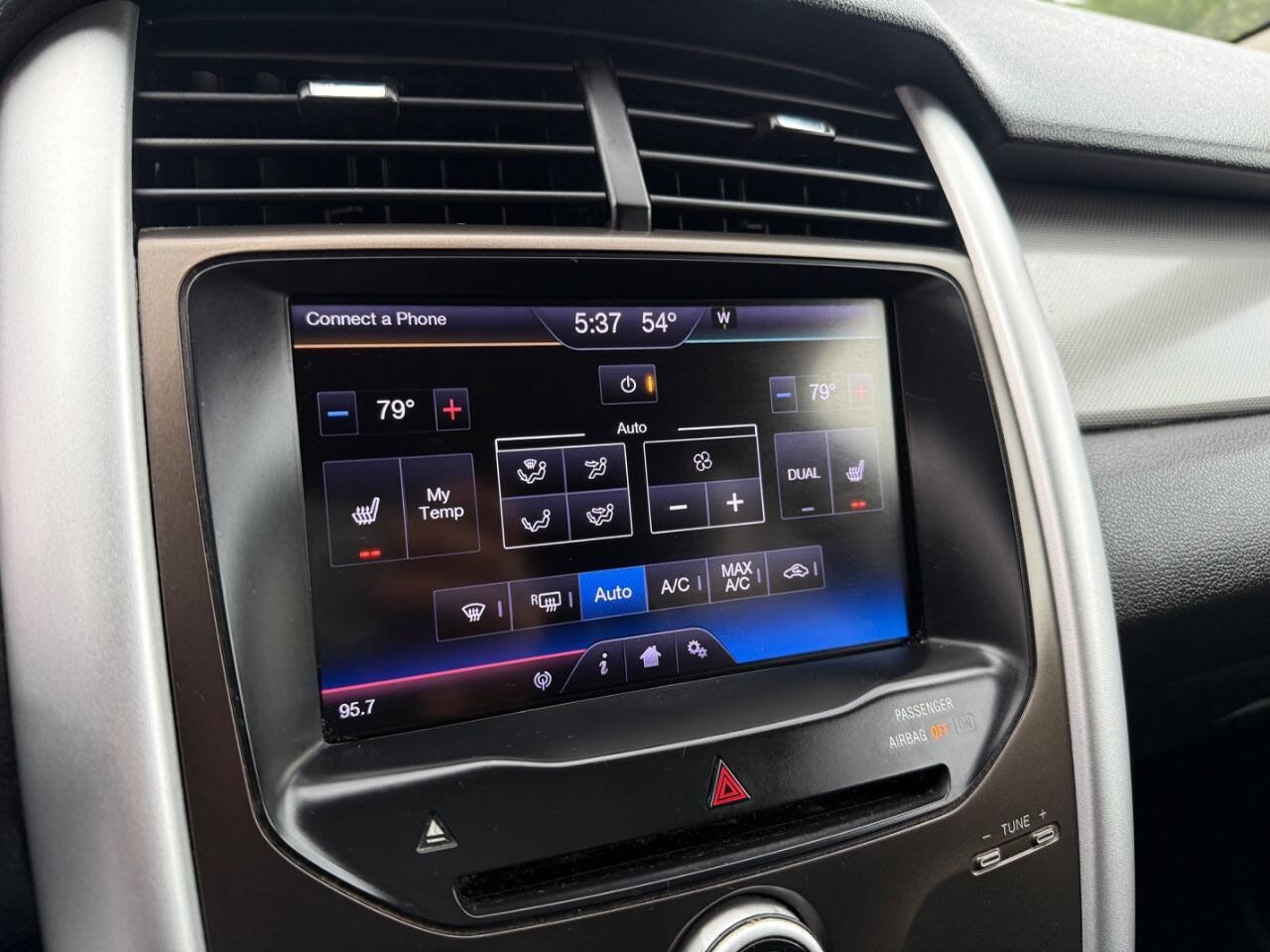 Used 2013 Ford Edge SEL FWD image 21
