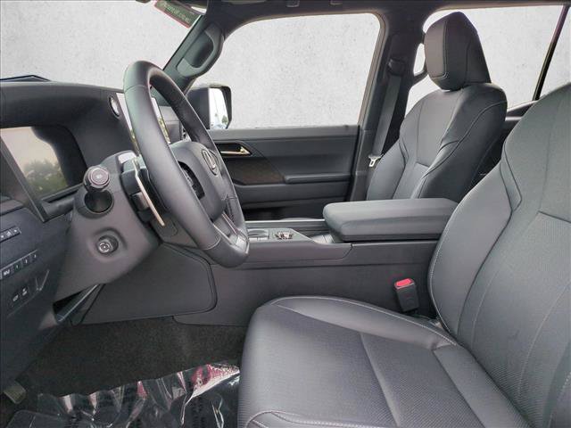 Used 2025 Lexus GX 550 w/ Accessory Package (Z1) AWD/4WD image 16