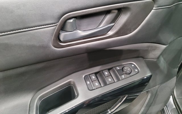 Used 2024 Nissan Pathfinder SV image 39