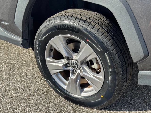 Used 2022 Toyota RAV4 XLE w/ Convenience Package AWD/4WD image 5