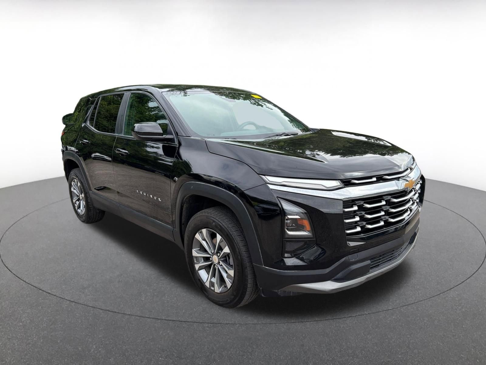 Used 2025 Chevrolet Equinox LT FWD image 1