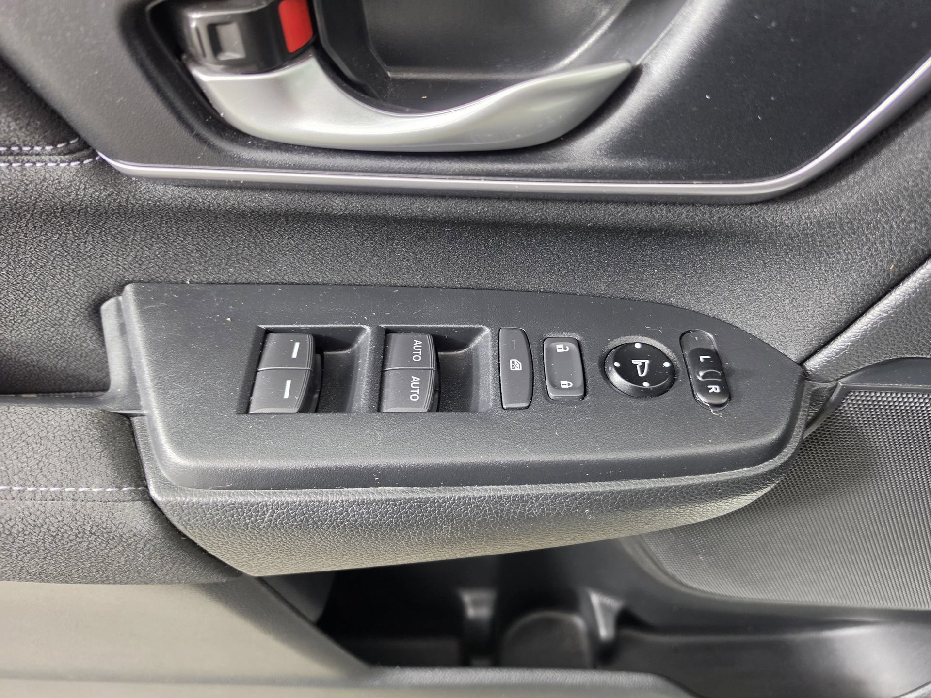 Used 2017 Honda CR-V EX image 18